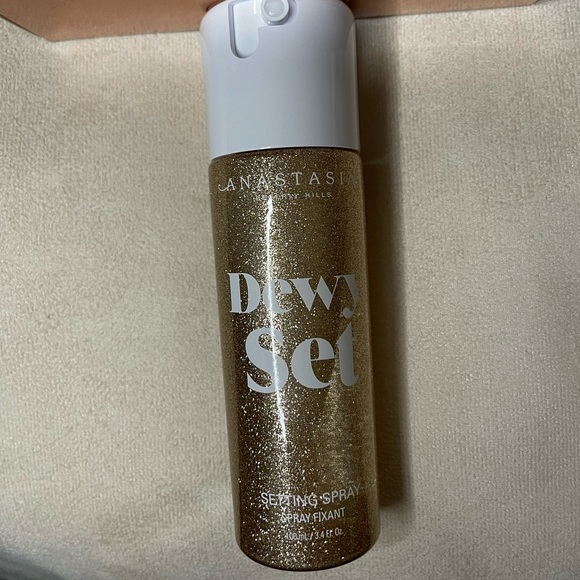 Anastasia Beverly Hills Dewy Set Setting Spray - Picture 4 of 6
